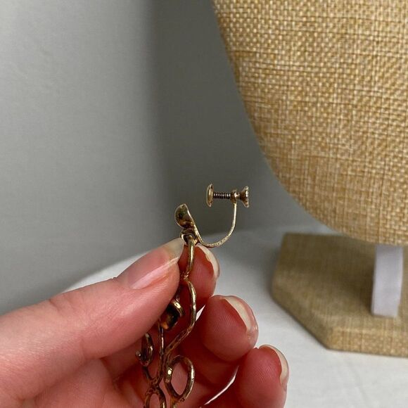 VINTAGE Large Gold Dangly Clip On Earrings - Picture 3 of 4
